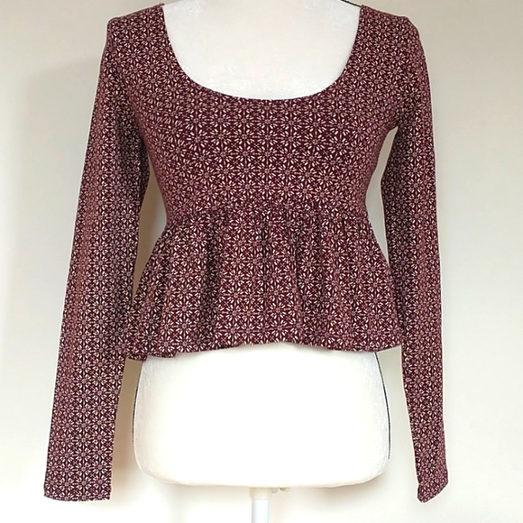 Forever 21 Tops - Forever 21 Floral Knit Ruffle Crop Top Berry M